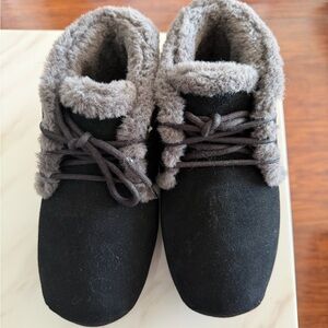 UGG Gray Shearling-Lined Boot Interior Tag